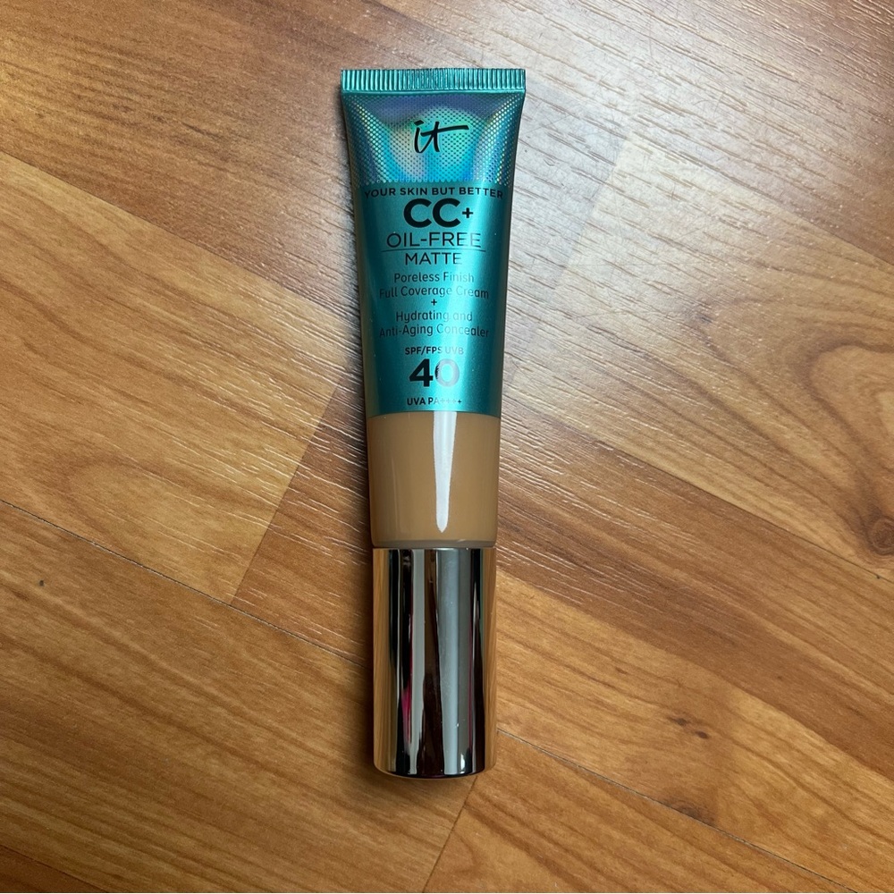 IT COSMETICS  OIL FREE MATTE FOUNDATION WITH SPF 40 - RICH